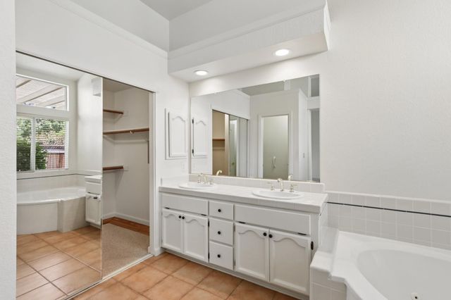 126 Burrill Dr, Folsom, CA 95630