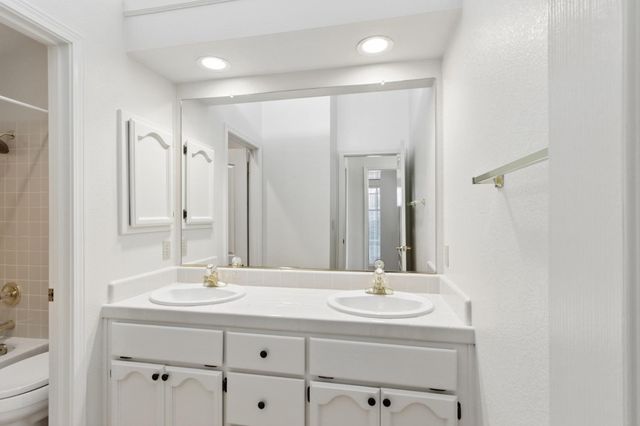 126 Burrill Dr, Folsom, CA 95630