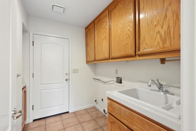 126 Burrill Dr, Folsom, CA 95630