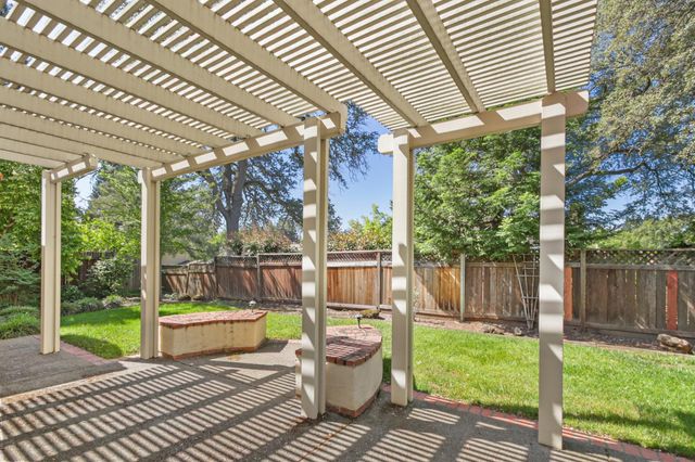 126 Burrill Dr, Folsom, CA 95630