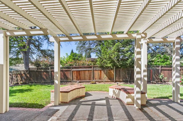 126 Burrill Dr, Folsom, CA 95630