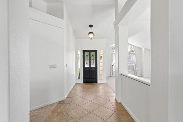 126 Burrill Dr, Folsom, CA 95630