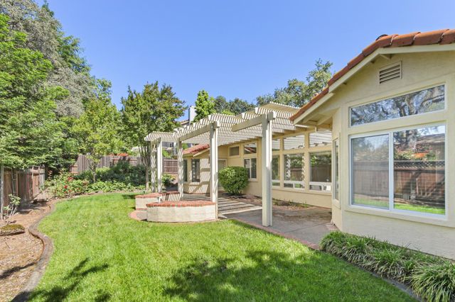 126 Burrill Dr, Folsom, CA 95630