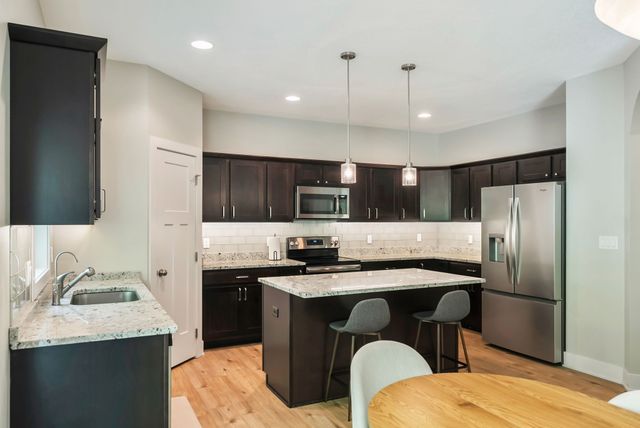 901 S 93rd Street, West Des Moines, IA 50266