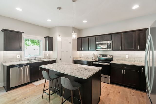 901 S 93rd Street, West Des Moines, IA 50266