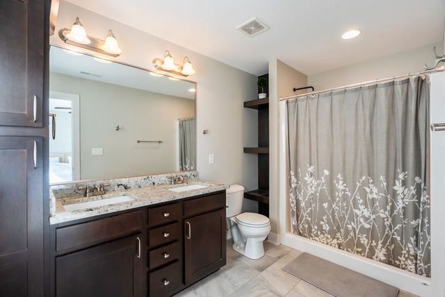 901 S 93rd Street, West Des Moines, IA 50266