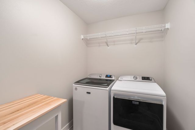 901 S 93rd Street, West Des Moines, IA 50266