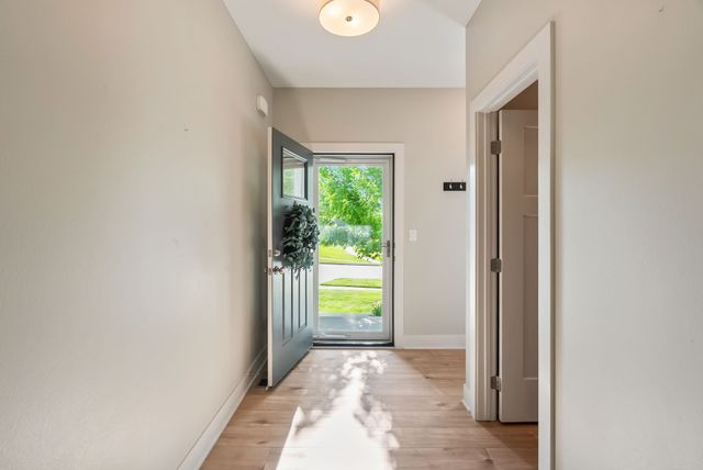 901 S 93rd Street, West Des Moines, IA 50266
