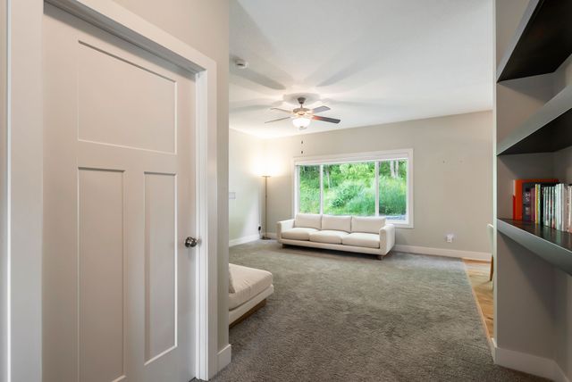901 S 93rd Street, West Des Moines, IA 50266