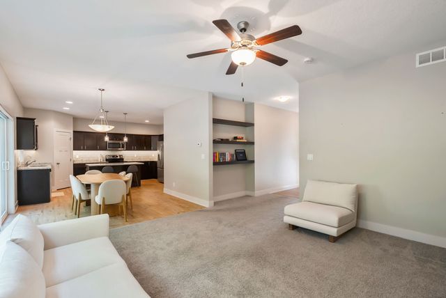 901 S 93rd Street, West Des Moines, IA 50266