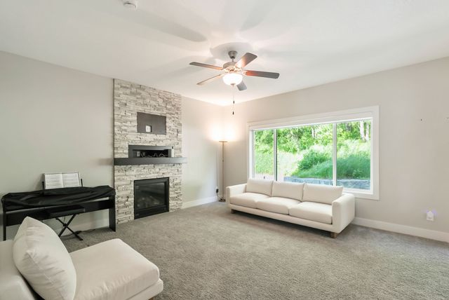 901 S 93rd Street, West Des Moines, IA 50266