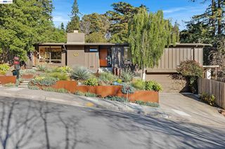 4985 Hedge Ln, Oakland, CA 94602
