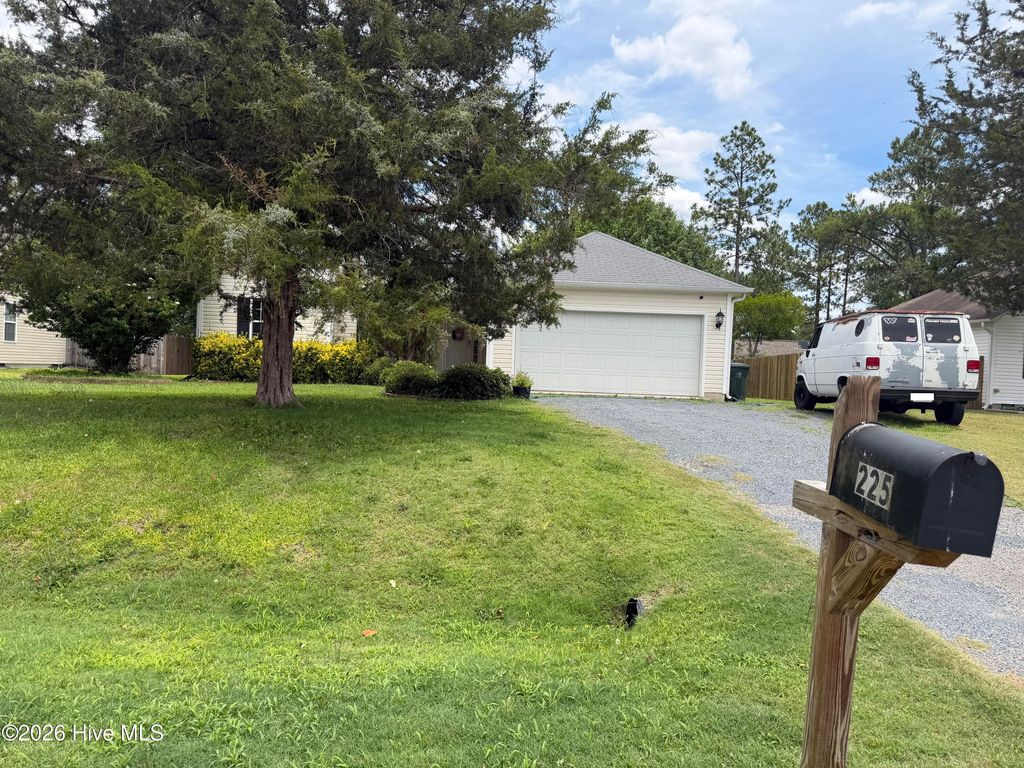 225 Woodgreen Lane, Aberdeen, NC 28315