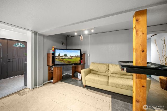 325 N Kansas Avenue, East Wenatchee, WA 98802