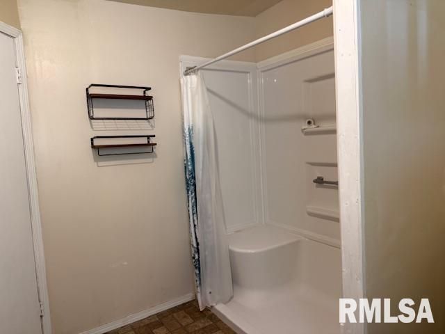 121 N 9TH Street, Herrin, IL 62948