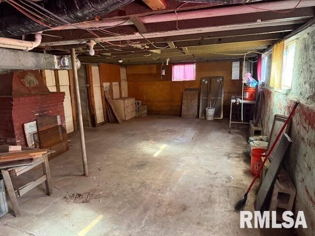 121 N 9TH Street, Herrin, IL 62948