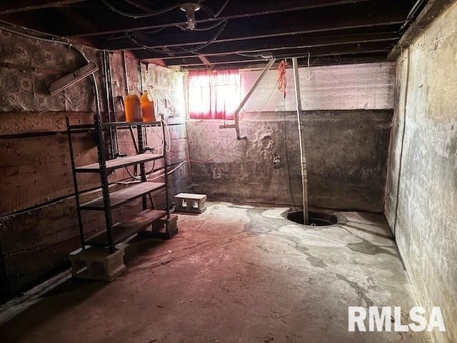 121 N 9TH Street, Herrin, IL 62948