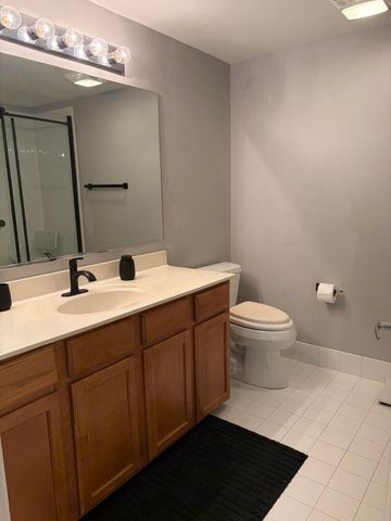 9355 Irving Park Road 402, Schiller Park, IL 60176