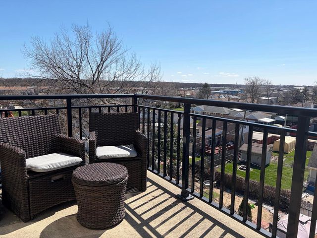 9355 Irving Park Road 402, Schiller Park, IL 60176