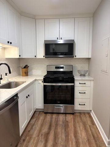 9355 Irving Park Road 402, Schiller Park, IL 60176