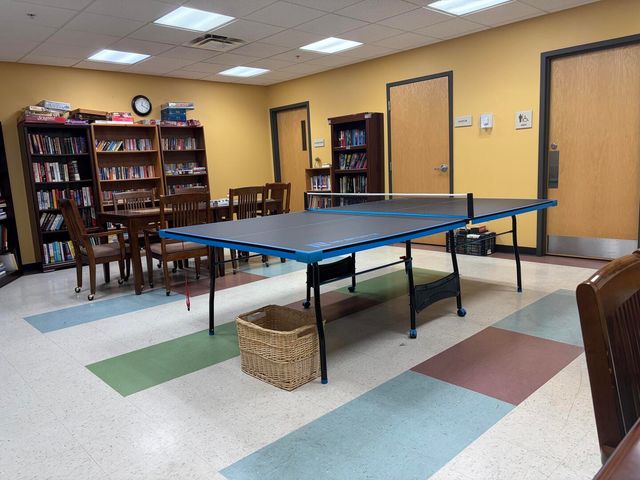 9355 Irving Park Road 402, Schiller Park, IL 60176