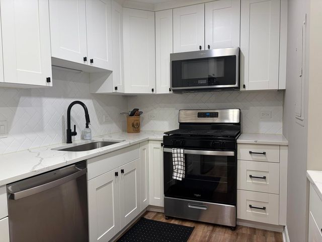 9355 Irving Park Road 402, Schiller Park, IL 60176