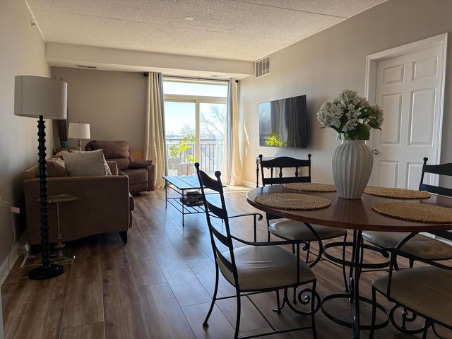 9355 Irving Park Road 402, Schiller Park, IL 60176