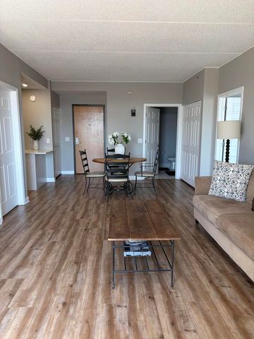 9355 Irving Park Road 402, Schiller Park, IL 60176