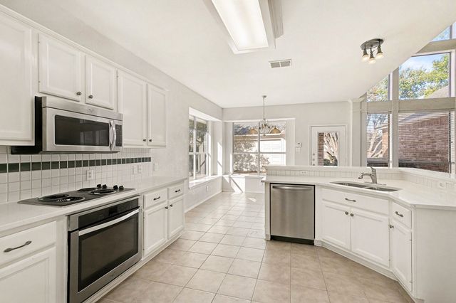 6908 Mesa Drive, Fort Worth, TX 76132