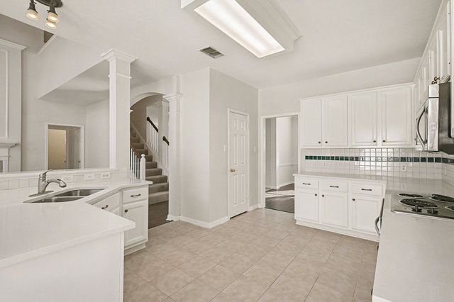 6908 Mesa Drive, Fort Worth, TX 76132