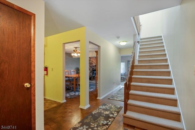 3 Brookside Hts F, Wanaque Boro, NJ 07465