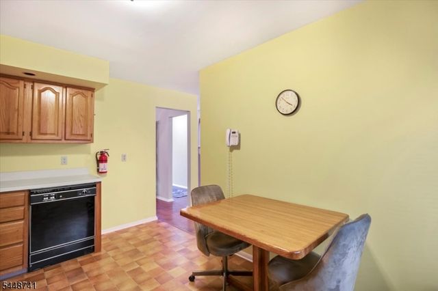 3 Brookside Hts F, Wanaque Boro, NJ 07465