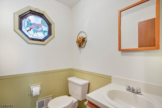 3 Brookside Hts F, Wanaque Boro, NJ 07465