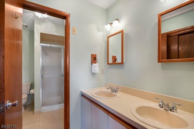 3 Brookside Hts F, Wanaque Boro, NJ 07465
