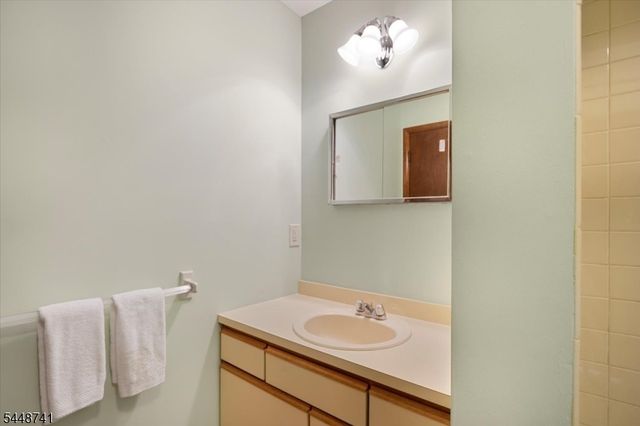 3 Brookside Hts F, Wanaque Boro, NJ 07465