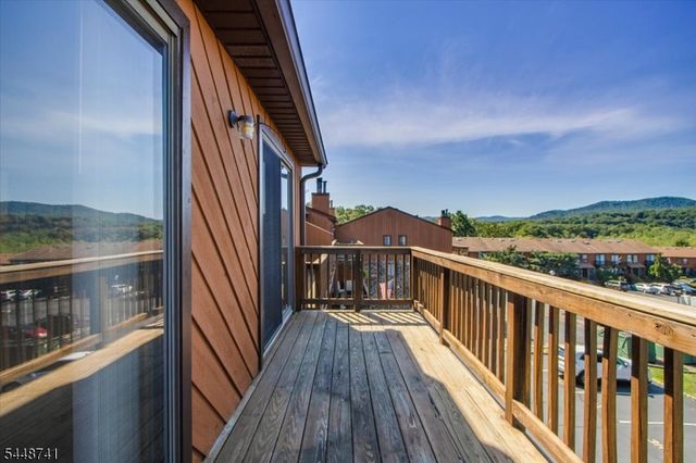 3 Brookside Hts F, Wanaque Boro, NJ 07465