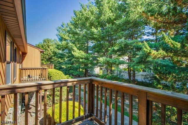3 Brookside Hts F, Wanaque Boro, NJ 07465