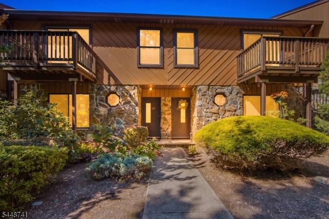 3 Brookside Hts F, Wanaque Boro, NJ 07465