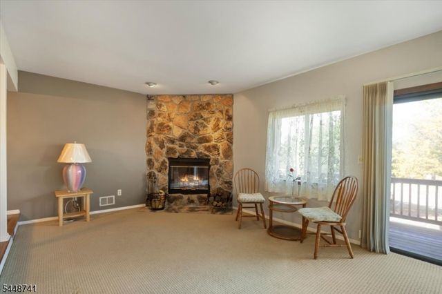 3 Brookside Hts F, Wanaque Boro, NJ 07465