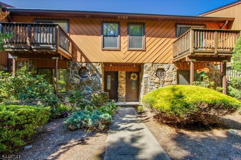3 Brookside Hts F, Wanaque Boro, NJ 07465