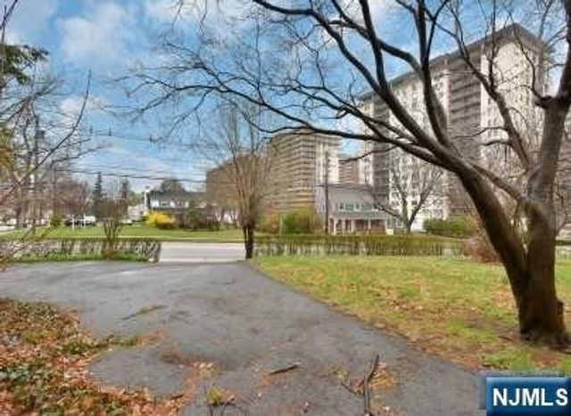 110 Summit Avenue, Hackensack, NJ 07601