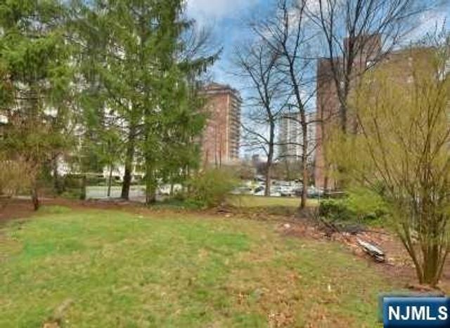 110 Summit Avenue, Hackensack, NJ 07601