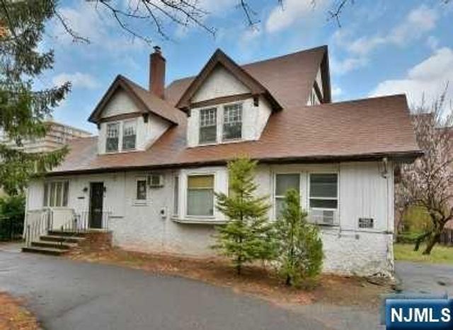 110 Summit Avenue, Hackensack, NJ 07601