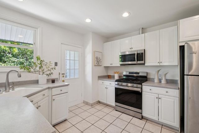 1703 Roosevelt Avenue, Redwood City, CA 94061