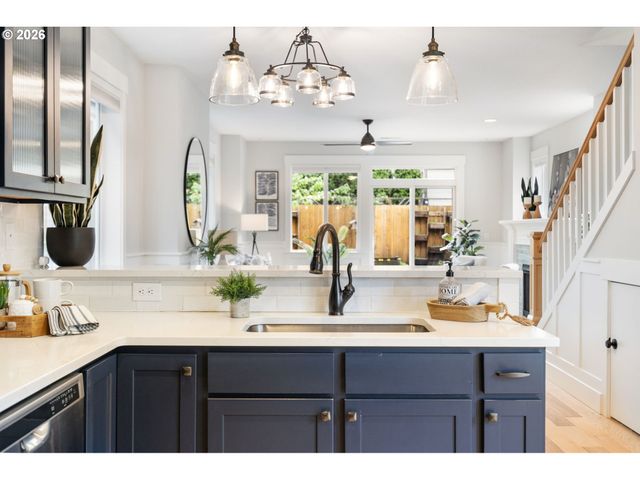 5546 Se OAK St, Portland, OR 97215