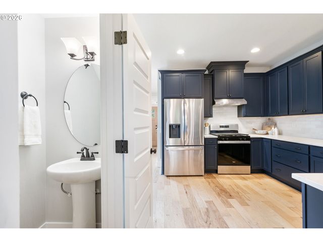 5546 Se OAK St, Portland, OR 97215