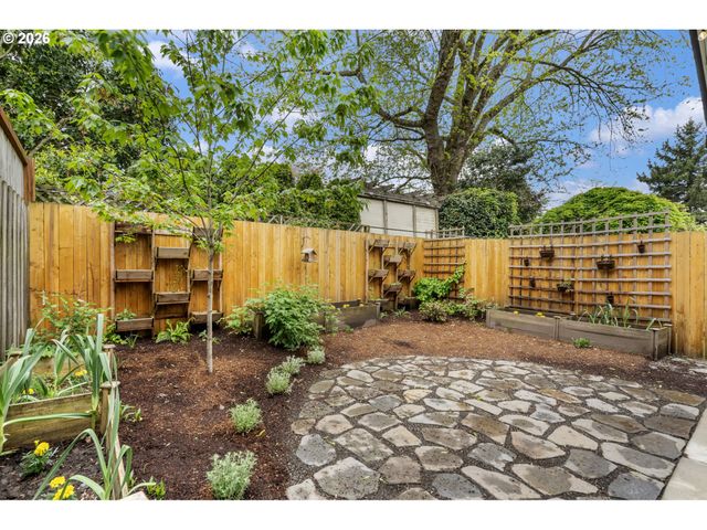 5546 Se OAK St, Portland, OR 97215