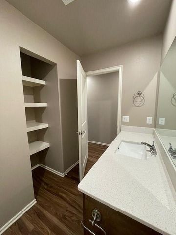 913 Coles Creek, Yukon, OK 73099