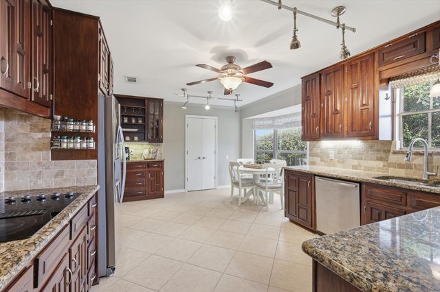 1115 Wiltshire Drive, Carrollton, TX 75007