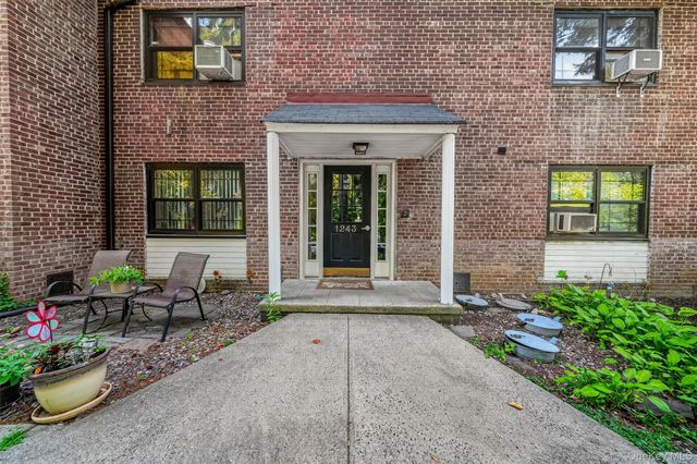 1243 California Road 2R, Eastchester, NY 10709